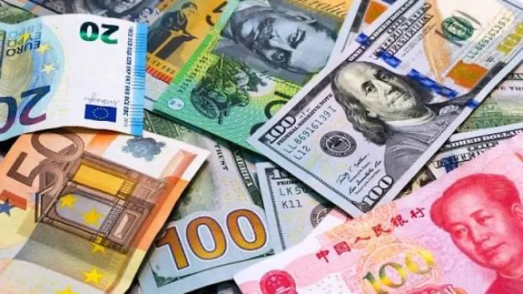 تباين أسعار صرف الريال والدينار في البنوك خلال تعاملات يوم الاثنين